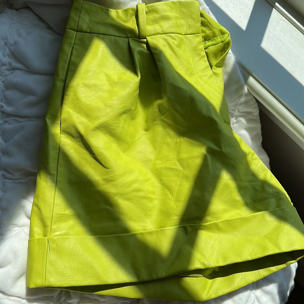 [the bar] Dylan green leather shorts - Picture 4 of 5